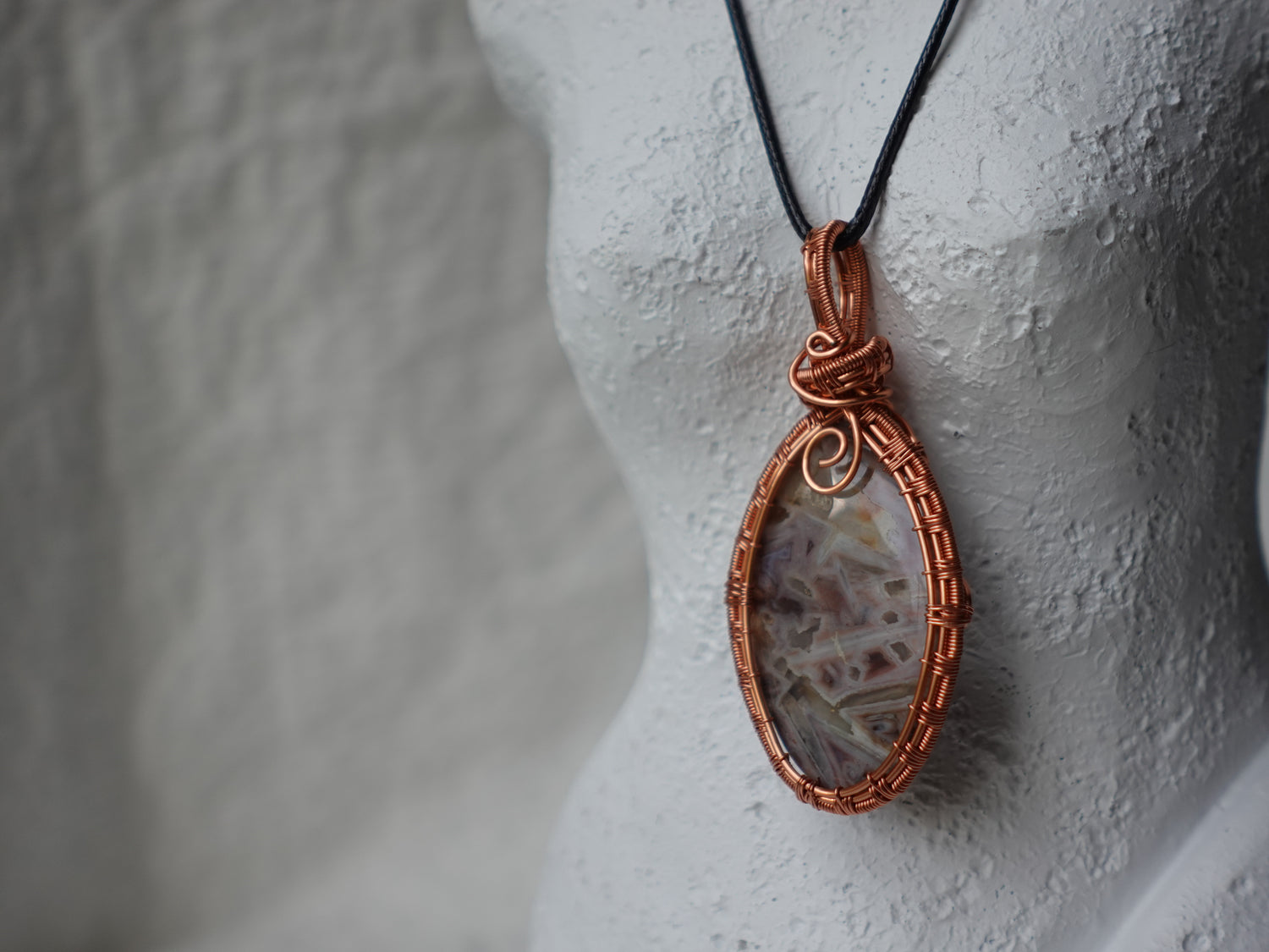 Agate  Copper Wire Warped Pendant